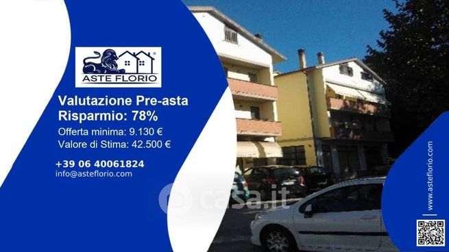 Box/posto auto in residenziale in Via Trevi 116