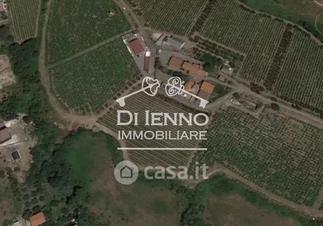 Terreno agricolo in commerciale in 