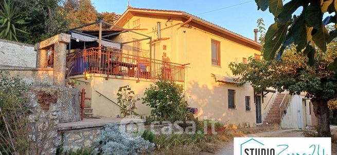 Casa bi/trifamiliare in residenziale in