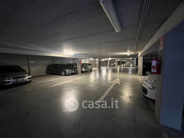 Garage/posto auto in residenziale in Viale Raffaello Sanzio