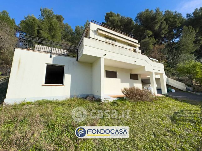 Casa bi/trifamiliare in residenziale in Via San Bernardino
