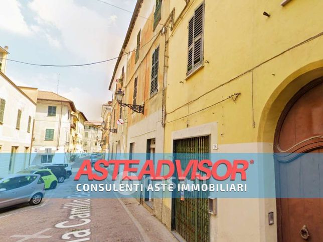 Ufficio in commerciale in Via Camillo Benso Cavour 28