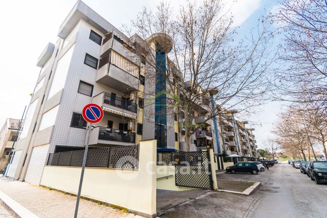 Box/posto auto in residenziale in Via Luigi Imperati 14