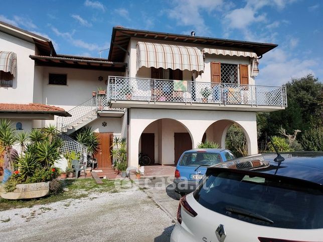 Villa in residenziale in Via Padule