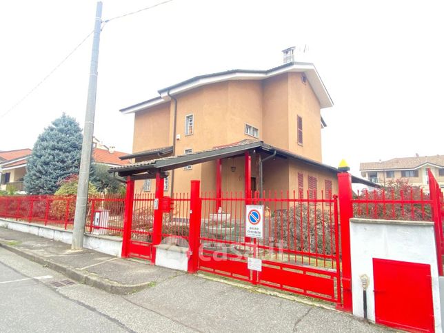 Casa indipendente in residenziale in Via Pavia 11