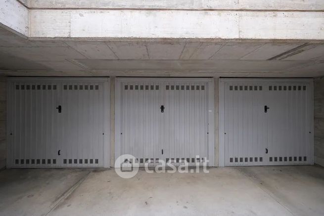 Box/posto auto in residenziale in Via Martiri di Cefalonia