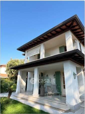 Casa indipendente in residenziale in 