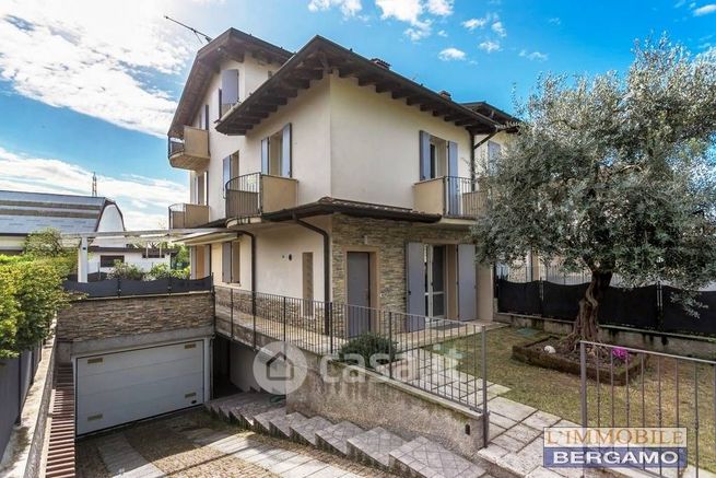 Casa bi/trifamiliare in residenziale in Via Bellavere