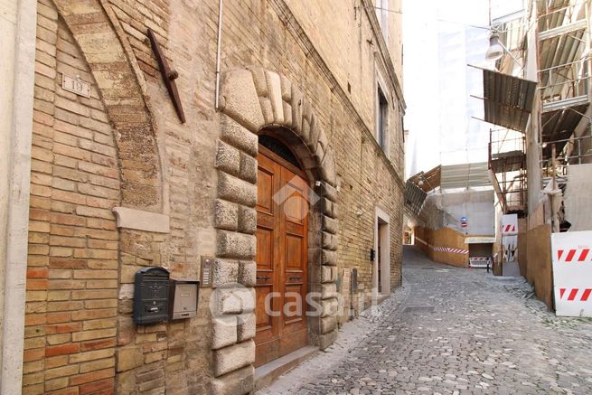 Appartamento in residenziale in Via Recanati 19