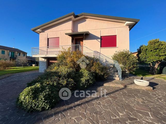 Villa in residenziale in Via Monticano