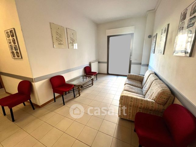 Ufficio in commerciale in Via Raffaello Caverni