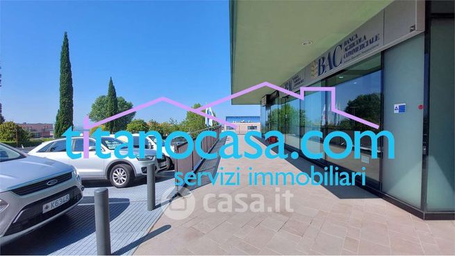 Ufficio in commerciale in Via Ventotto Luglio 212