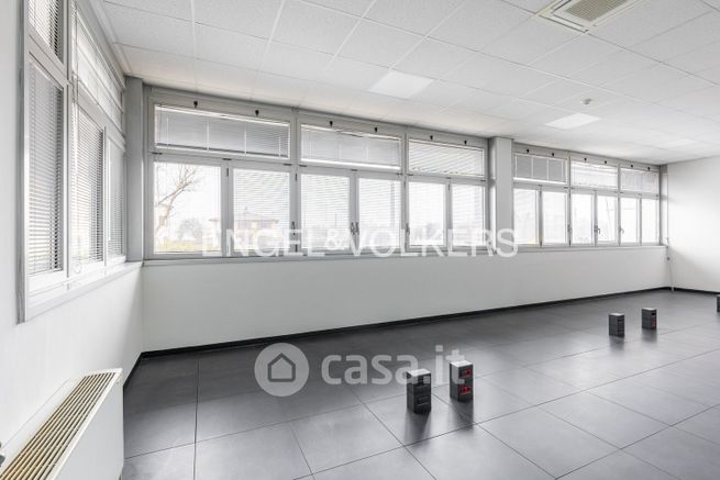 Ufficio in commerciale in Via Giuseppe di Vittorio 21