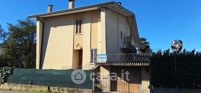 Casa bi/trifamiliare in residenziale in Via Santa Maria in Colle