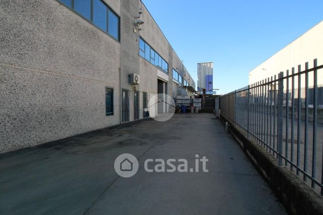 Capannone in commerciale in Via Europa 1