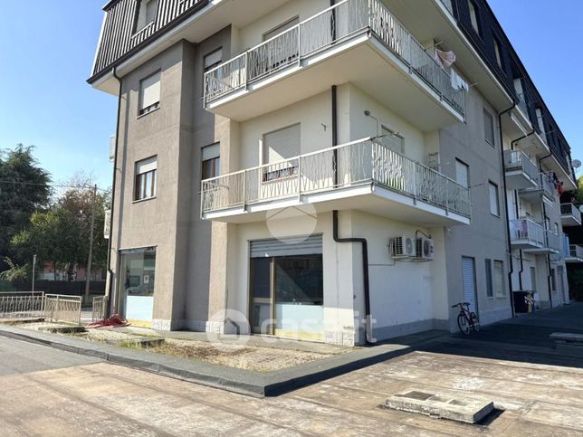 Capannone in commerciale in Via Antonio Appino 11