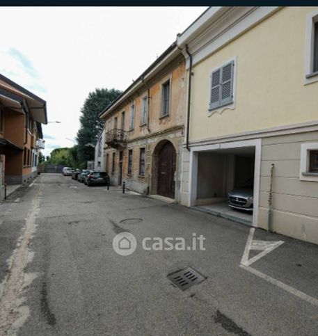 Box/posto auto in residenziale in Via Dante Alighieri 6