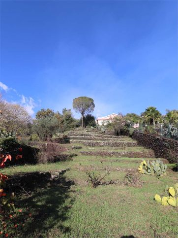 Casa indipendente in residenziale in Via Zafferana Milo 18