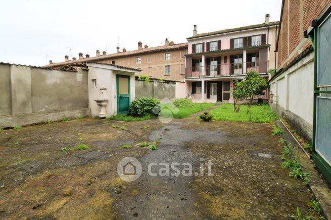 Casa indipendente in residenziale in Via Roma 107