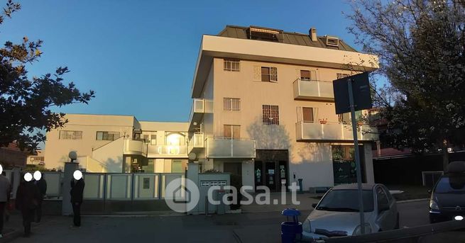 Ufficio in commerciale in Via Rodolfo Morandi 25