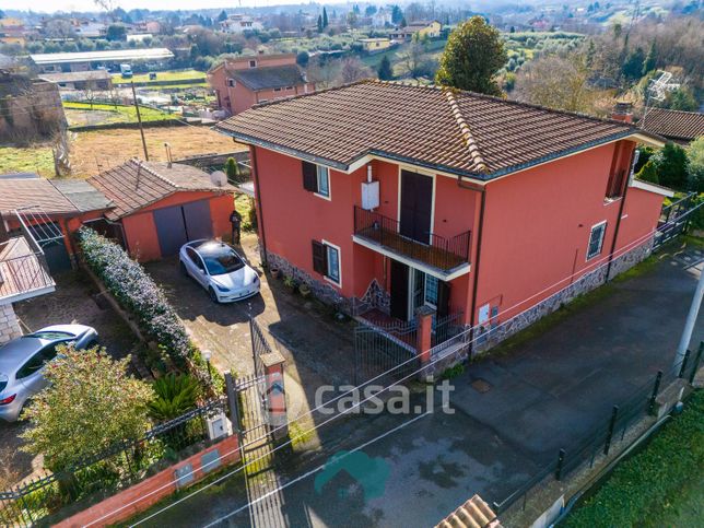 Casa bi/trifamiliare in residenziale in Via Colle Gentile