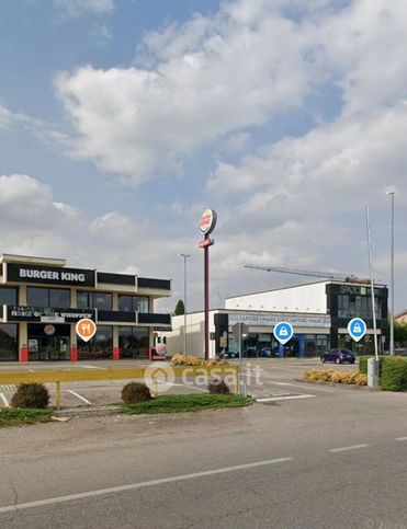 Capannone in commerciale in SS11 4