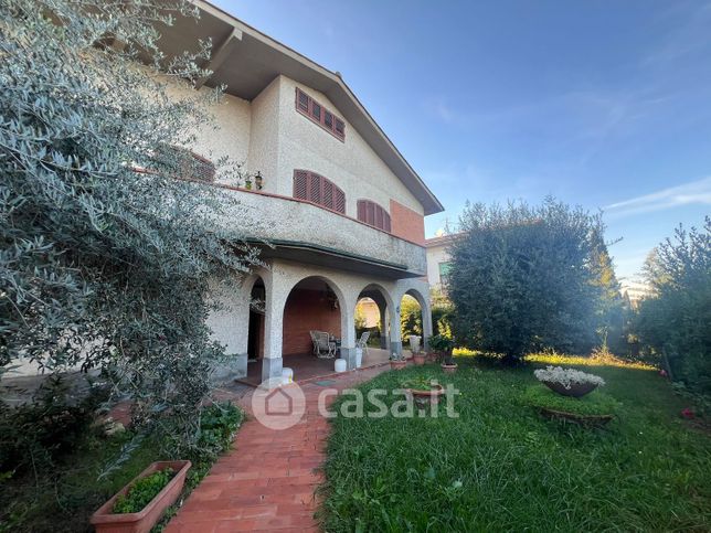 Casa indipendente in residenziale in Via Umbria 3