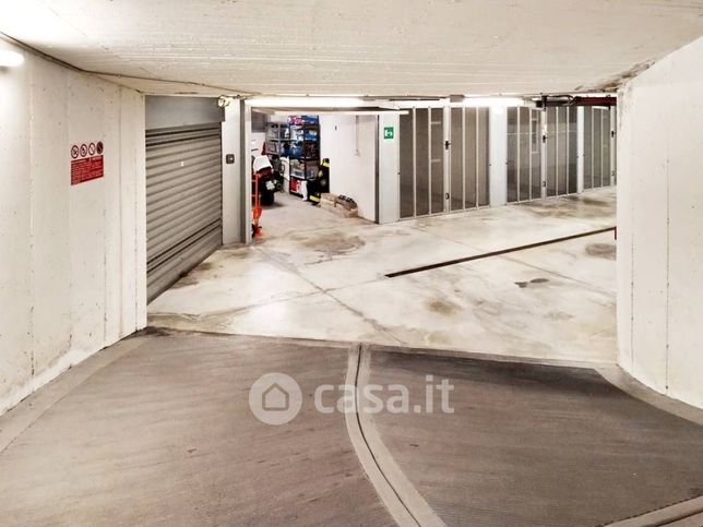 Box/posto auto in residenziale in Via San Pietro 16