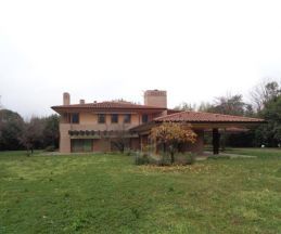 Villa in residenziale in Via A. De Gasperi 10A