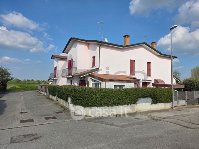 Casa indipendente in residenziale in Via Ottavio Munerati