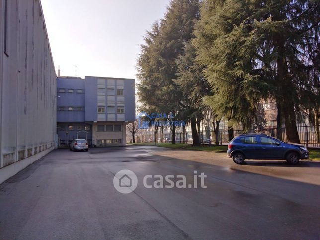 Ufficio in commerciale in Via Brescia