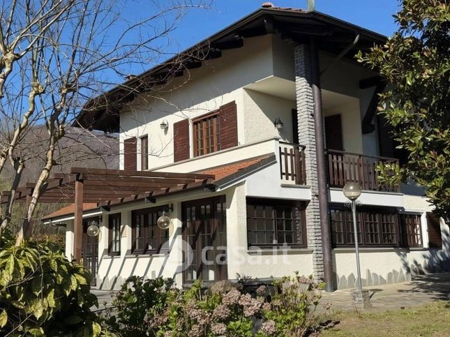 Villa in residenziale in Via IV Novembre