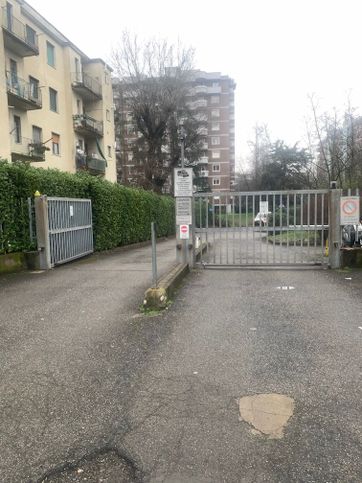 Garage/posto auto in residenziale in Via Sapri 89