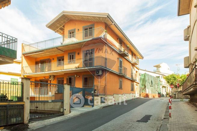 Casa bi/trifamiliare in residenziale in 