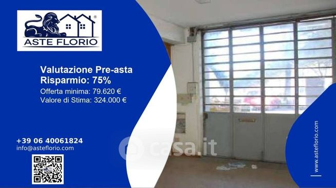 Capannone in commerciale in Via Vittorio Emanuele Orlando