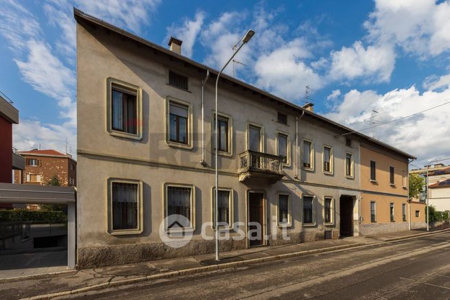 Casa bi/trifamiliare in residenziale in 