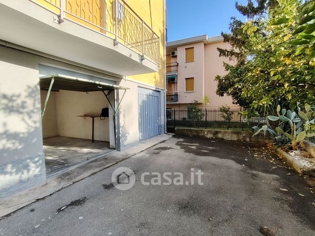 Box/posto auto in residenziale in Via Giovanni Pascoli 39