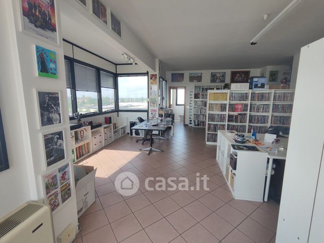 Ufficio in commerciale in Via Caduti di Sabbiuno 1 -7
