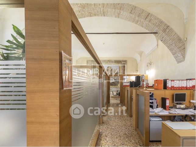 Ufficio in commerciale in 
