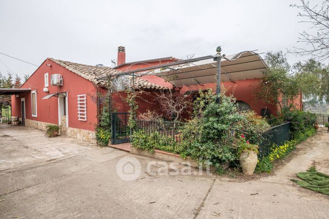 Casa bi/trifamiliare in residenziale in Via Commenda 1