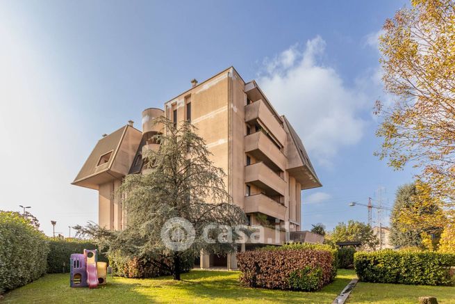 Appartamento in residenziale in Via Lombardia 32