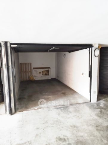 Box/posto auto in residenziale in Via A. Cantore 12