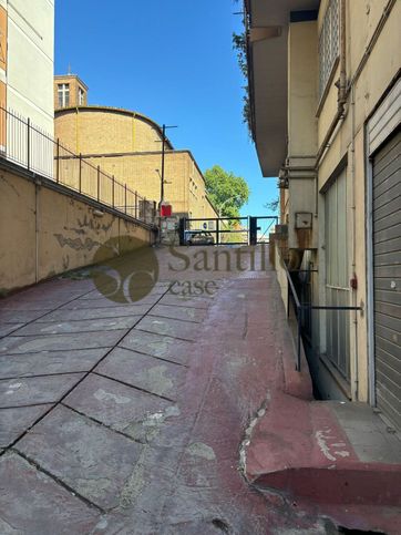 Box/posto auto in residenziale in Via Raffaele de Cesare 129