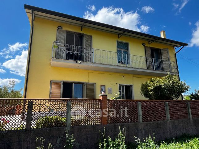 Casa bi/trifamiliare in residenziale in Contrada acquafredda