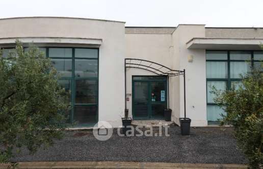 Capannone in commerciale in Via Alberto La Rosa