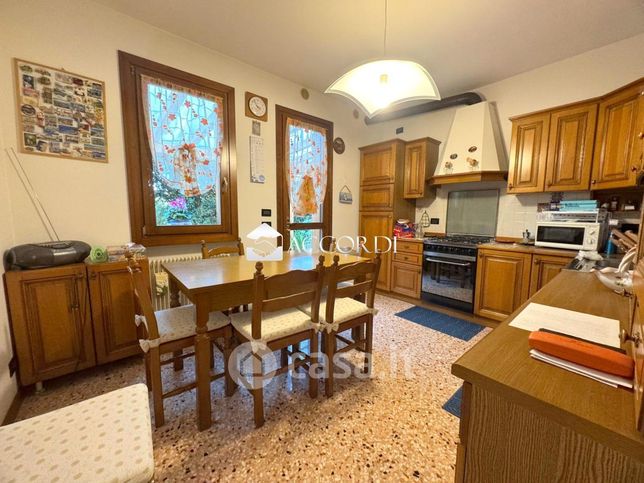 Villa in residenziale in 