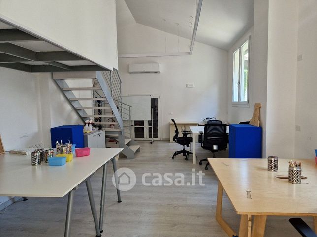 Ufficio in commerciale in 