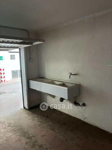 Box/posto auto in residenziale in Via Genova 22