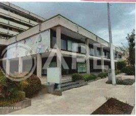 Negozio/locale commerciale in commerciale in Via Manzoni 1