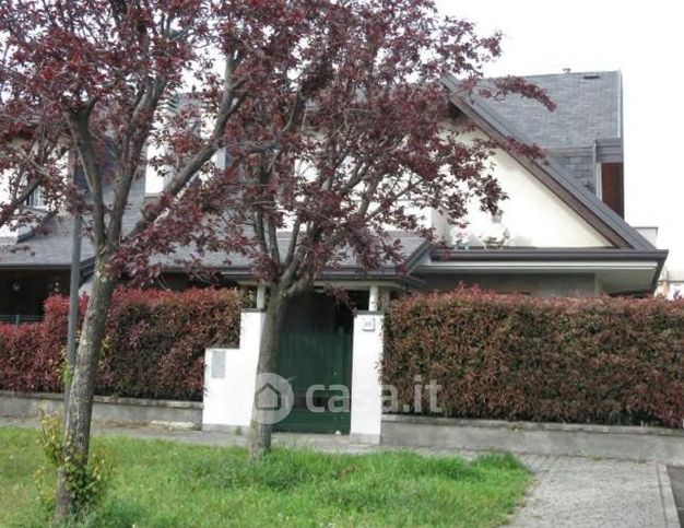 Casa bi/trifamiliare in residenziale in Via Corinna Bruni 29